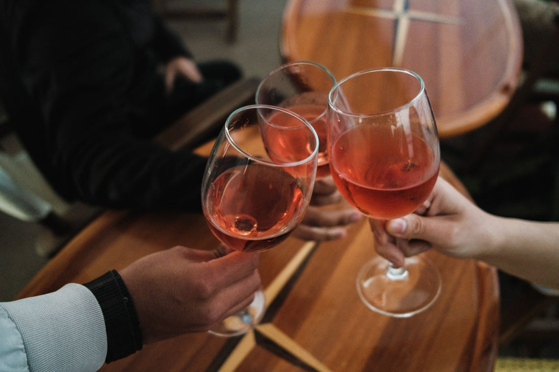 Temperatura del vino: El error más común que arruina una buena botella (y cómo evitarlo)